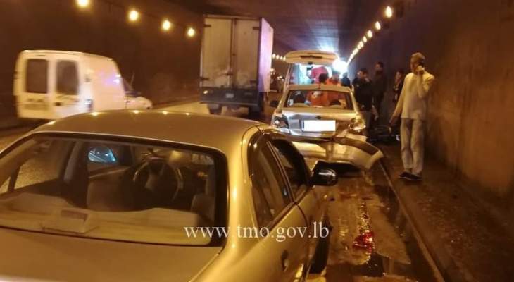 3 جرحى نتيجة تصادم بين سيارتين محلة انفاق المطار باتجاه بيروت