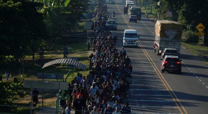 تجمع كبير للمهاجرين على الحدود الأميركية المكسيكية