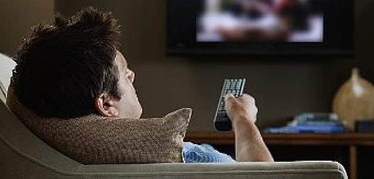 مشاهدة التلفزيون طويلا تزيد خطر الإصابة بجلطات دموية قاتلة