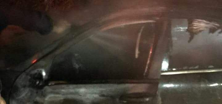 النشرة: اخماد حريق شب داخل سيارة على اوتوستراد الصرفند والأضرار مادية
