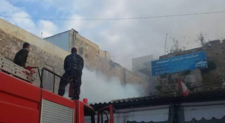 النشرة: إخماد حريقين على سطح مقهى وداخل مركز Liban Post في صيدا