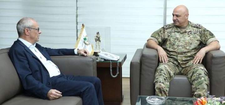 قائد الجيش بحث مع أسعد نكد في الأوضاع العامة في البلاد