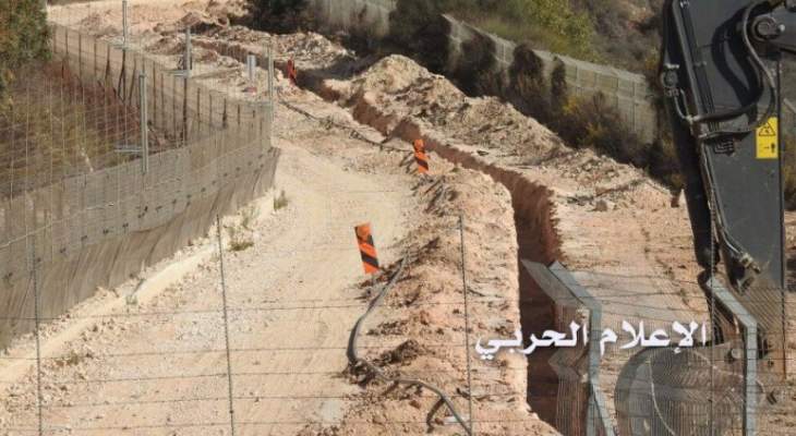 قوات إسرائيل تحفر الطريق الممتدة في القطاع الشرقي عند الحدود اللبنانية