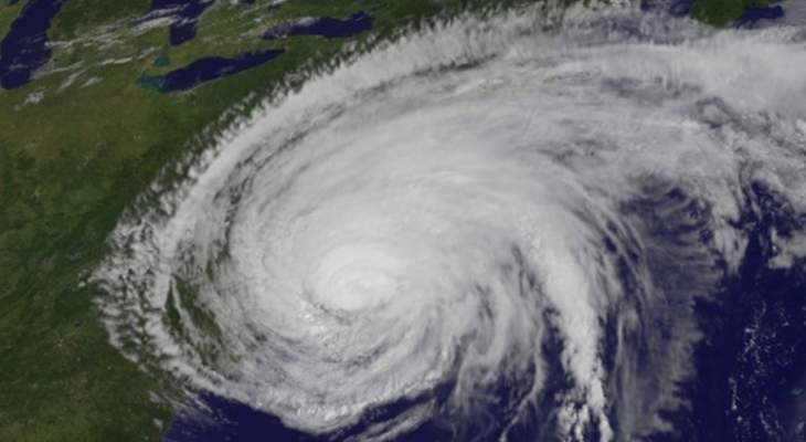 تحذير من عاصفة استوائية في أجزاء من أميركا مع توقع وصول إعصار استوائي