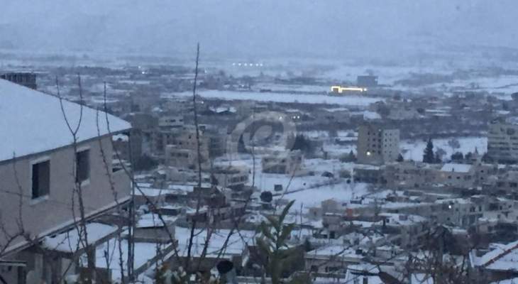 النشرة: بدء تساقط الثلوج في مدينة زحلة