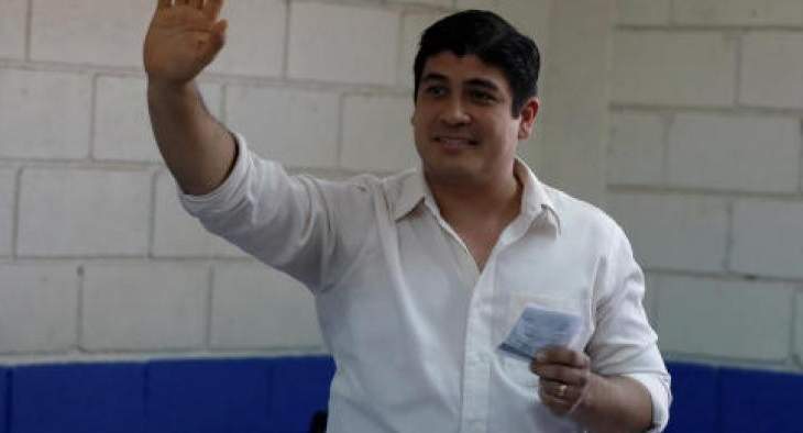 رئيس كوستاريكا يؤدى اليمين الدستورية لتولي قيادة بلاده رسميا 