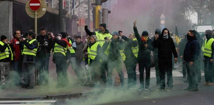 العربية: المحتجون قطعوا طرقا سريعة بين باريس وليون وباريس وبوردو
