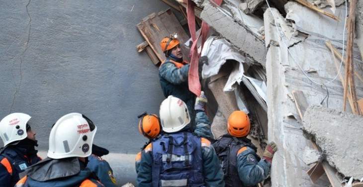 الطوارئ الروسية: ارتفاع عدد ضحايا انهيار المبنى السكني إلى 37