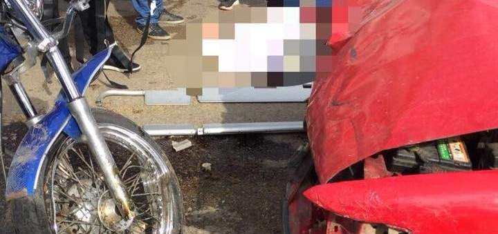 ثلاثة جرحى نتيجة حادث سير بين سيارة ودراجة نارية على طريق عام حراجل