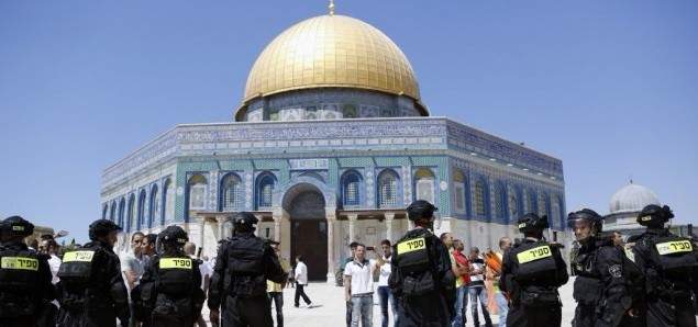 200 مستوطن يقتحمون المسجد الأقصى بحراسة من شرطة اسرائيل