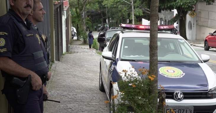شرطي ينقذ رضيعًا يختنق في البرازيل