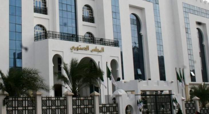 قناة جزائرية: المجلس الدستوري يجتمع لبحث دعوة رئيس الأركان لعزل بوتفليقة