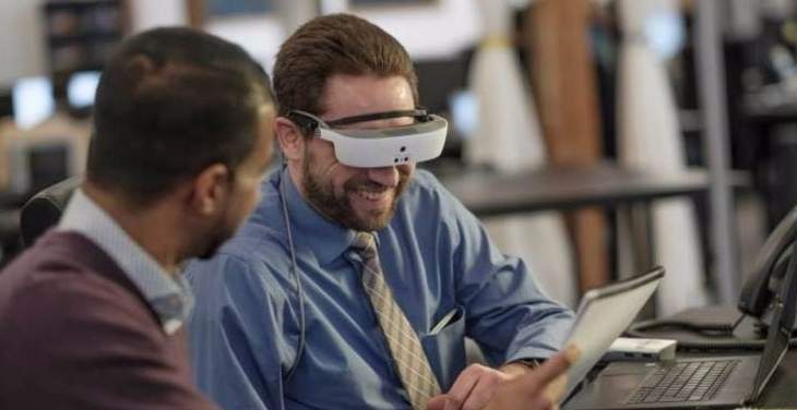 نظارات إلكترونية تعيد الرؤية لشبه المكفوفين متوافرة لدى أخصائيي البصريات