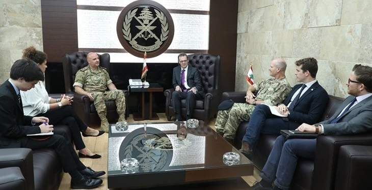 قائد الجيش استقبل نائب وزير الخارجية البريطاني واسامة سعد 