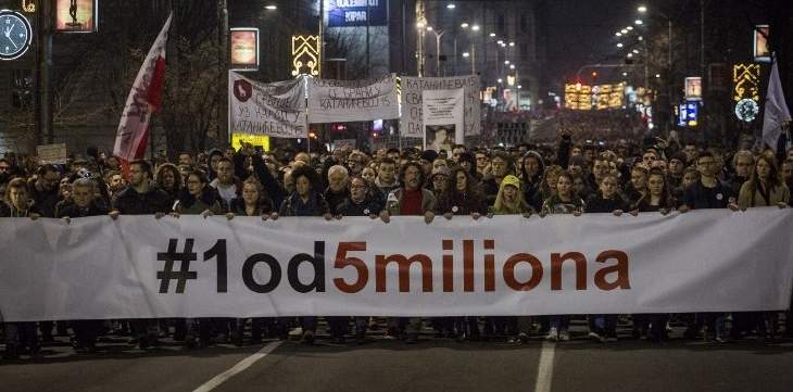 الآلاف تظاهروا في صربيا ضدّ فوسيتش المتهم بالسلطوية 