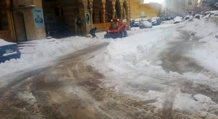 الدفاع المدني: العمل على إزالة الثلوج في قرطبا وإهدن وعلى طريق عام عنايا- مشمش