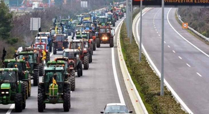 مزارعون يونانيون قطعوا الطرقات بنحو 600 جرار زراعي احتجاجا على أسعار الوقود
