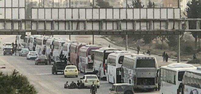 المرصد:قافلة حرستا الأخيرة وصلت لتخوم إدلب وفيلق الرحمن يتحضر للمغادرة