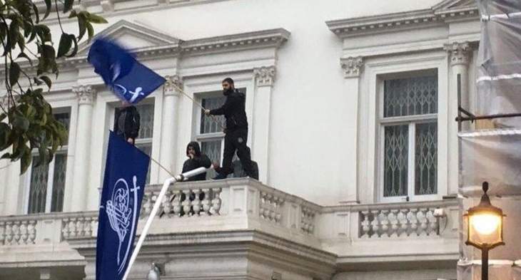 احتجاز 4 أشخاص بعدما اعتلوا شرفة الطابق الأول للسفارة الإيرانية بلندن