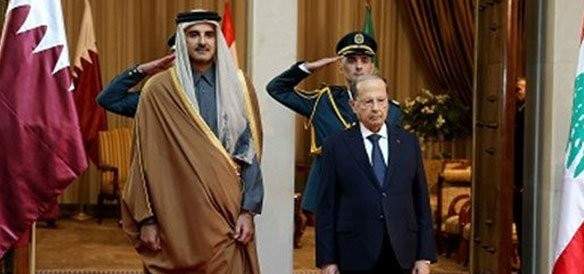 وصول الرئيس عون وأمير قطر معا إلى مقر انعقاد القمة العربية في واجهة بيروت البحرية