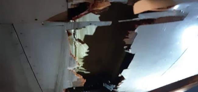 طائرة هندية تصطدم بجدار المطار أثناء إقلاعها