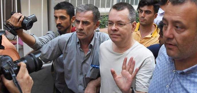 إطلاق سراح القس الأميركي المحتجز في تركيا آندرو برانسون