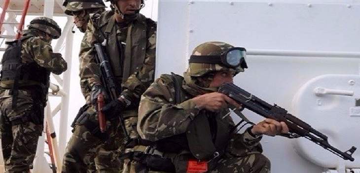 الجيش الجزائري يضبظ مخبأ يحتوي على اسلحىةومواد مخدرة جنوبي البلاد