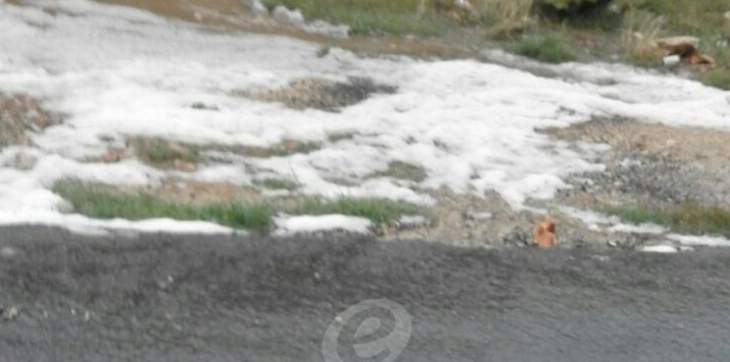 النشرة: تساقط حبات من البرد في جرود الهرمل  