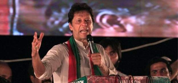 عمران خان يؤدي اليمين لتولي رئاسة الحكومة في باكستان