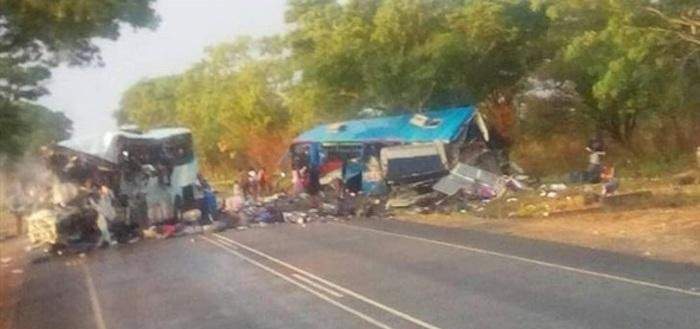 مقتل أكثر من 47 شخصا في تصادم حافلتين بزيمبابوي