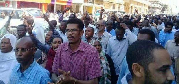 الشرطة السودانية فرقت مئات المواطنين الذين احتجوا على ارتفاع الأسعار