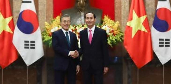 رئيس كوريا الجنوبية يلتقي برئيس فيتنام في القصر الرئاسي بهانوي