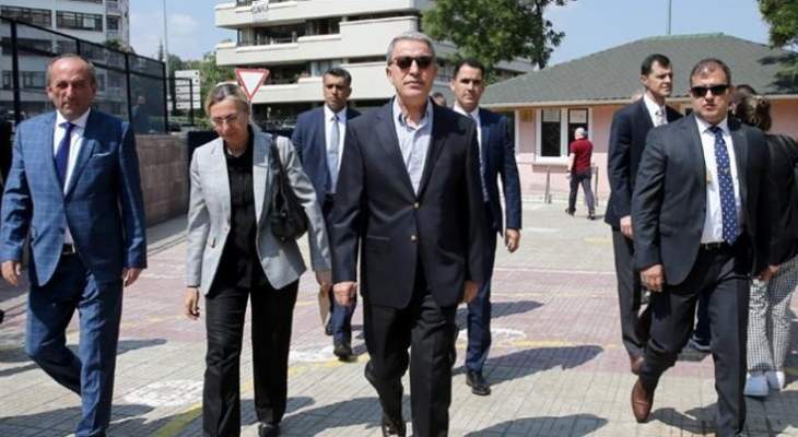 رئيس هيئة الأركان التركية يدلي بصوته بأحد المراكز الانتخابية في أنقرة