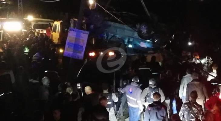 النشرة: سقوط 8 قتلى وعدد من الجرحى بحادث سير مروع على طريق أبلح نيحا