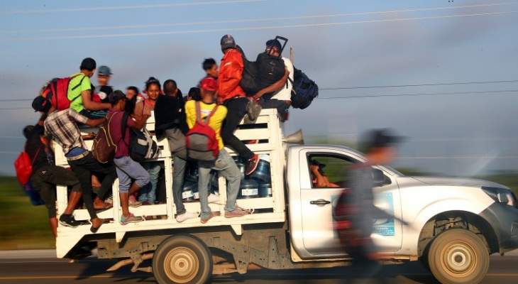 مهاجرون من السلفادور يصلون غواتيمالا خلال فرارهم إلى أميركا