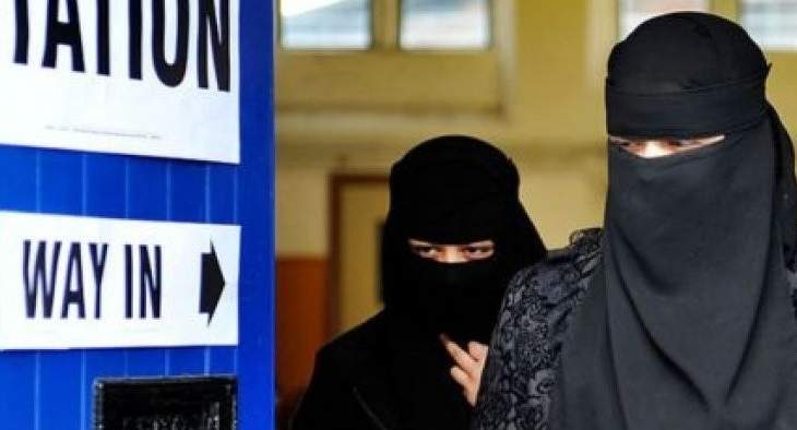 التايمز: رجل دين إسلامي يؤيد حظر النقاب والبرقع في بريطانيا
