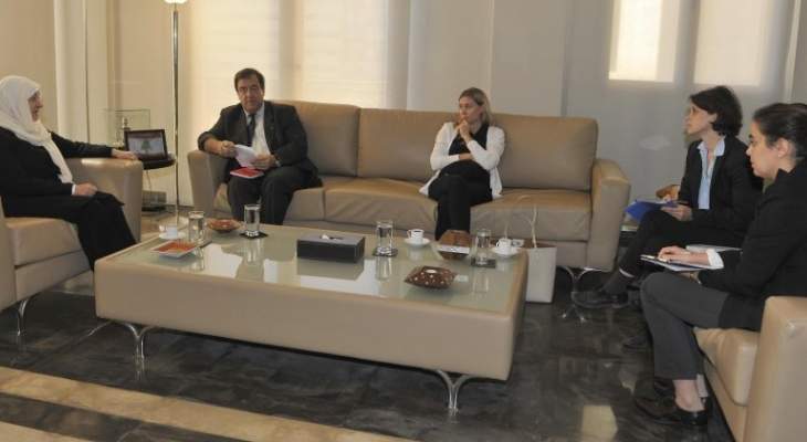 الحريري عرضت مع سفير فرنسا العلاقات ومجالات التعاون الثقافي والتربوي