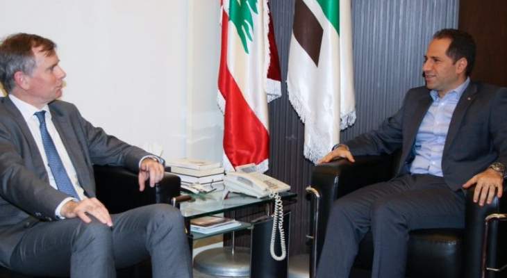 سامي الجميل يلتقي سفير بريطانيا في لبنان هيوغو شورتر
