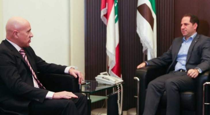 الجميل عرض مع سفير الأرجنتين الأوضاع اللبنانية والعلاقات الثنائية