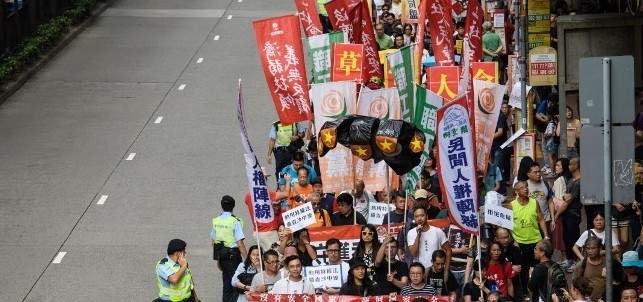 آلاف الأشخاص تظاهروا في هونغ كونغ للدفاع عن الحريات السياسية
