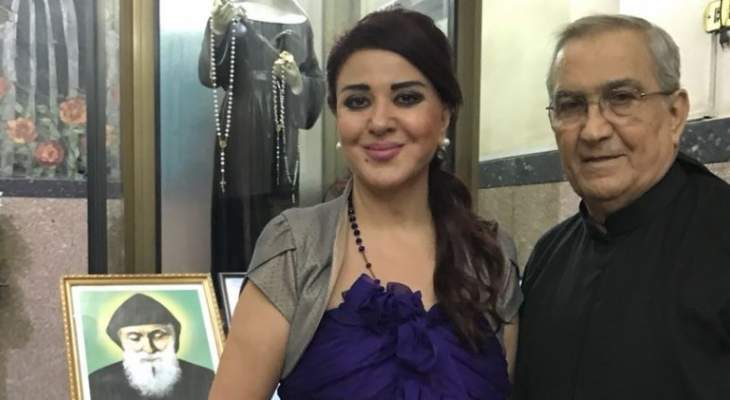 الأب مونس التقى الممثلة اللبنانية مادلين طبر في القاهرة