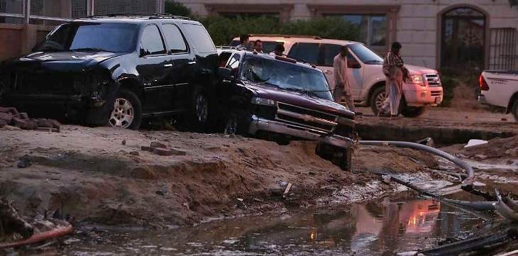 وفاة شخص في الكويت جرفته السيول وإعلان حال الطوارئ بعدة وزارات بسبب سوء الأحوال الجوية