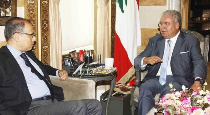 المشنوق التقى سفير مصر وعرض التطوّرات في لبنان والعراق مع علاوي