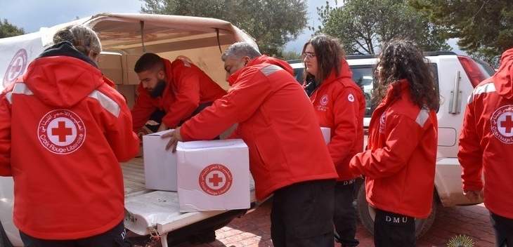 النشرة: الصليب الأحمر وزع مساعدات على المرضى بمستشفى الفنار 