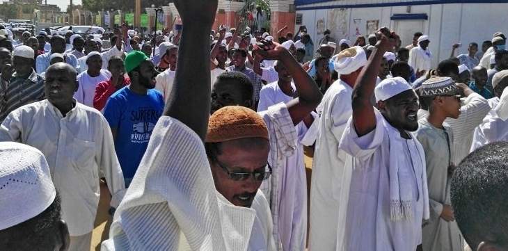 مئات السودانين تظاهروا غداة مقتل ثلاثة محتجين في الخرطوم