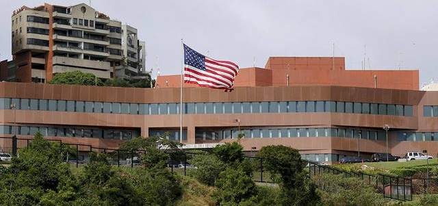 سفارة أميركا بكاراكاس: على الأميركيين بفنزويلا التفكير بمغادرة البلاد