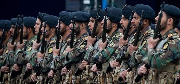 قائد عسكري بالجيش إيراني يتوعد برد قوي على أي اعتداء