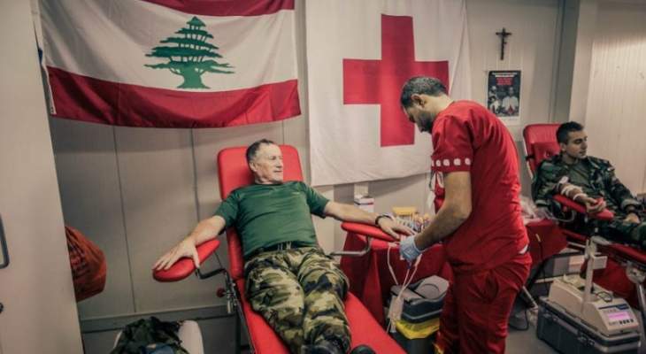  اليونيفيل تشارك في حملة للتبرع بالدم لمصلحة الصليب الأحمر في صور
