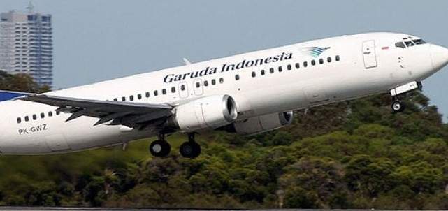 اصطدام جناح طائرة تحمل 145 راكبا بأحد أعمدة مطار إندونيسي