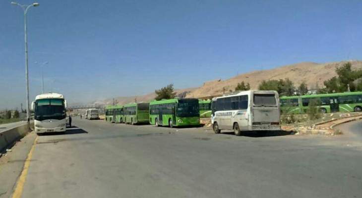 وصول حافلات لإخراج الدفعة الرابعة من مسلحي جيش الإسلام من دوما إلى جرابلس